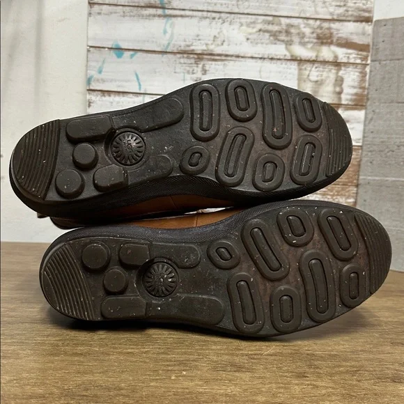 BFS🖤Ugg great shape Goldeneye brown tan smooth leather lace up duck booties boot - Picture 9 of 11